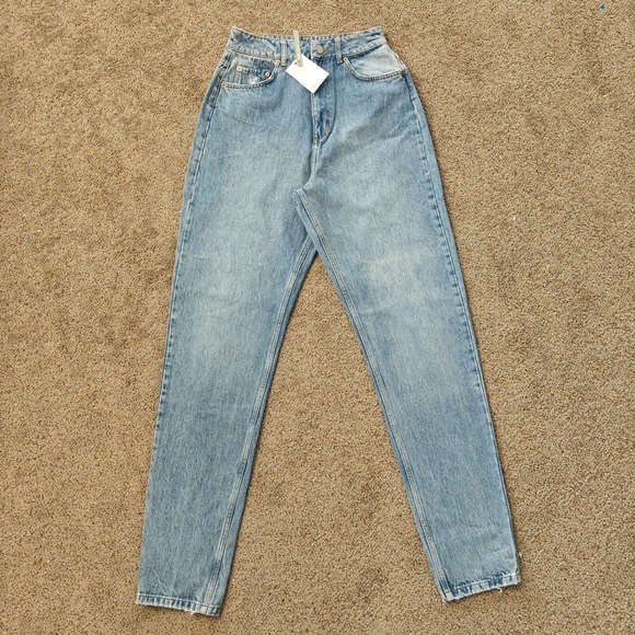 ASOS DESIGN High Waisted Mom Jeans Light Wash Cotton Denim Size 28T - Picture 8 of 12